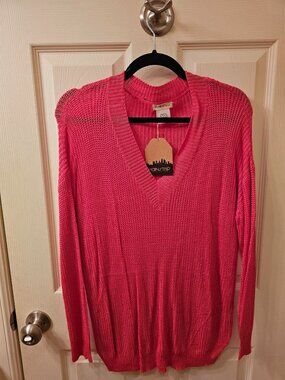NWT Main Strip Medium Coral V-Neck Sweater